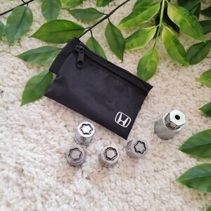 Honda Civic Hatchback Rim Wheel Locks (Chrome)